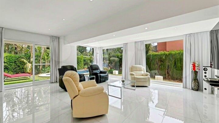 Дом 300 м² на участке 5 сот.