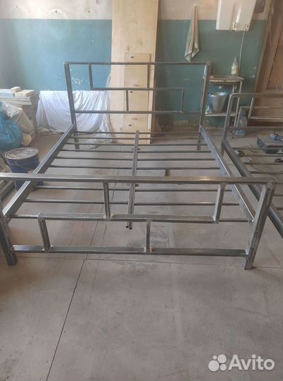 Кровать лофт из металла 160х200