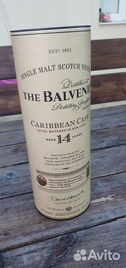 Фирменные коробки и бутылки