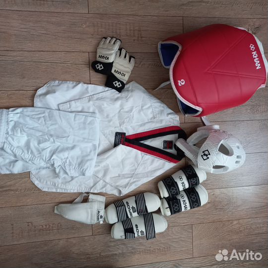 Добок и комплект защиты для тхэквондо