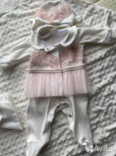 Конверт и комплект на выписку для девочки