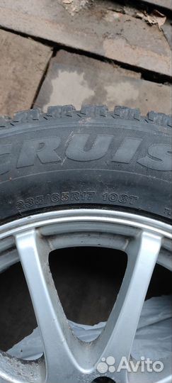 Bridgestone Ice Cruiser 7000 235/65 R17