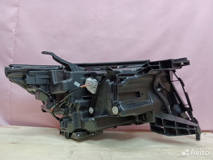 Фара левая Toyota Prado 150 2009