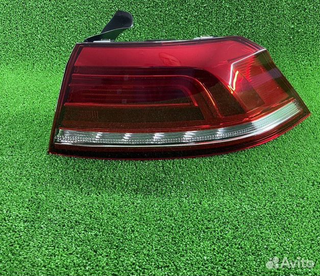 Фонарь правый Passat B8 LED