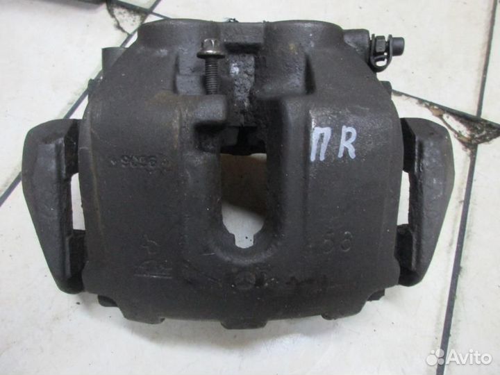 Суппорт передний правый w164 ML-class 272