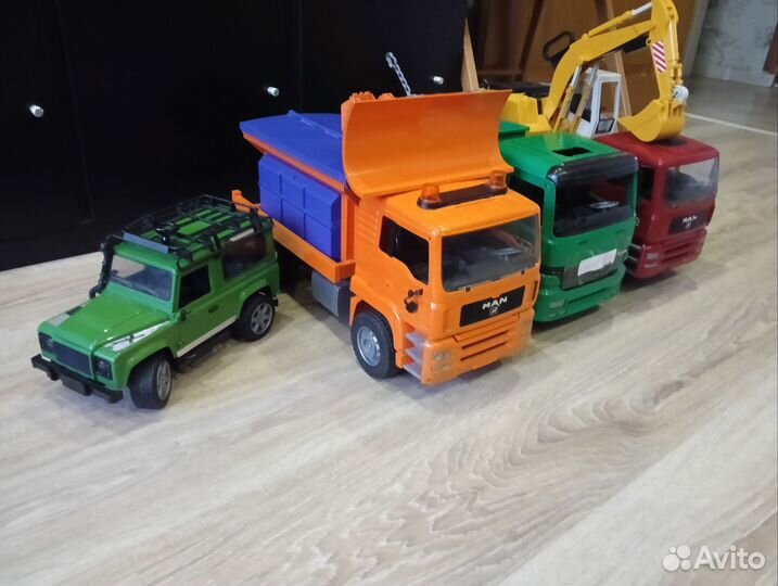 Машина bruder снегоуборочная