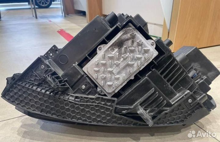 Фара правая Geely Tugella