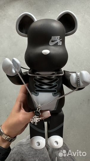 Медведь bearbrick