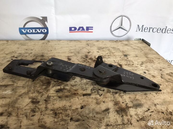 Кронштейн цилиндра подьема кабины Mercedes atego