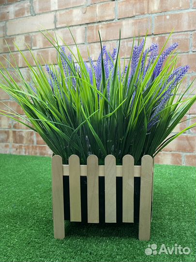 Искуственны цветы в корзине