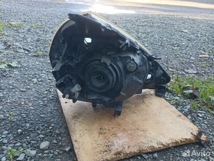 Фары на honda fit