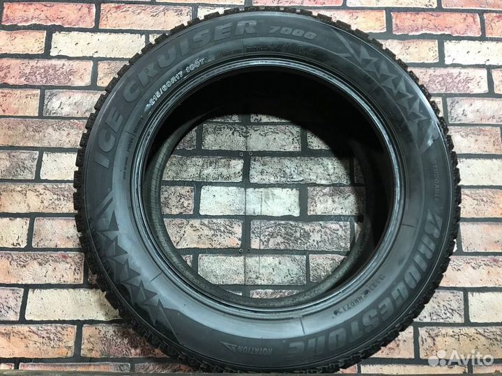 Bridgestone Ice Cruiser 7000 215/60 R17