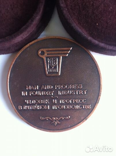 1Настольная, 3 сувенирные медали