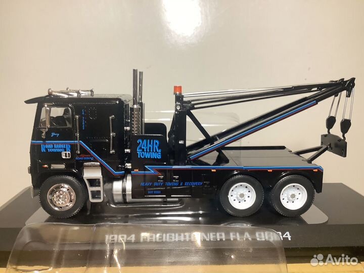 Модель 1984 freightliner FLA 9664 1:43 greenlight