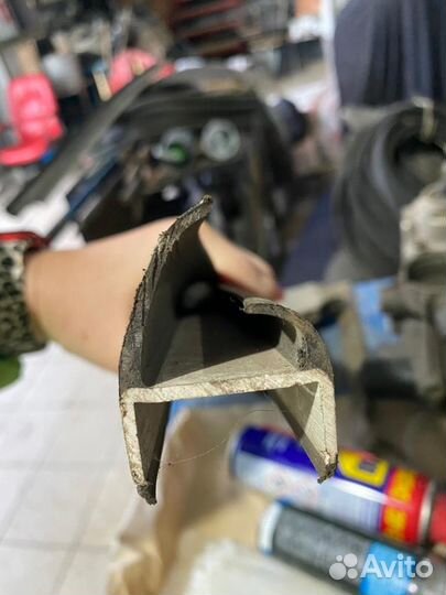 Профиль уплотнительный (30) резинопластиковый