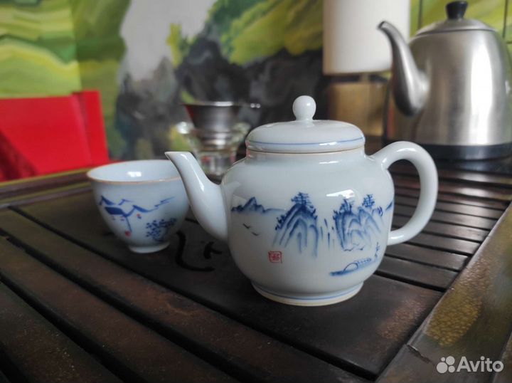 Фарфоровый чайник ручной росписи