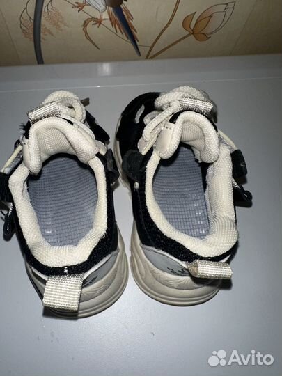 Кроссовки для малышей 21р