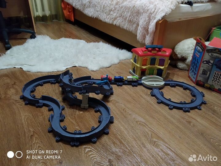 Чагинтон паровозики с двухэтажным депо и доргой