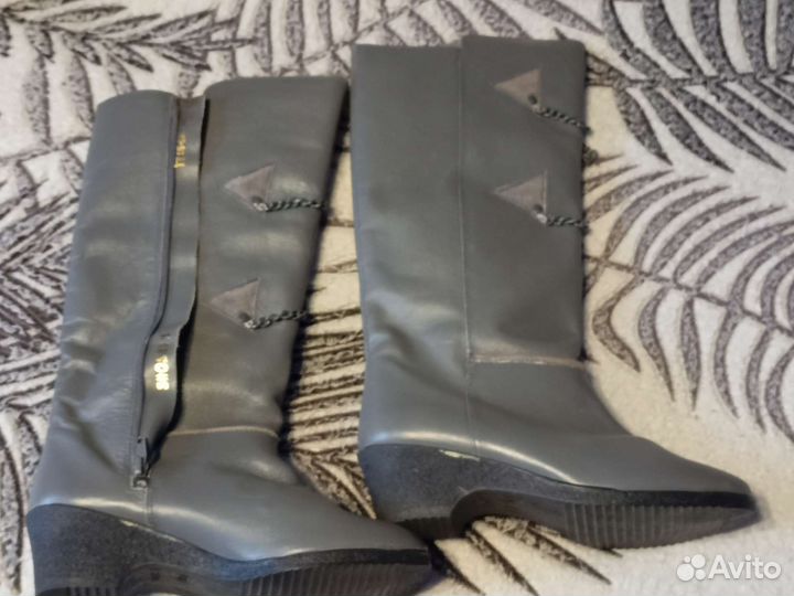 Сапоги осенне-зимние женские