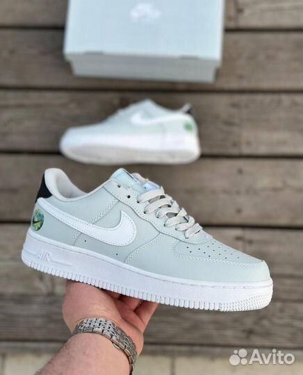 Nike air force 1 серый смайл разм. 41