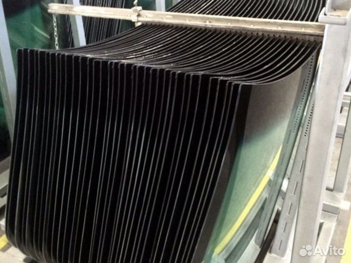 Стекло лобовое нижнее правое Bobcat