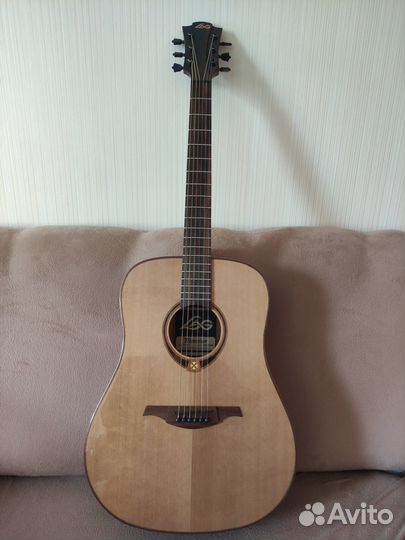Акустическая гитара lag