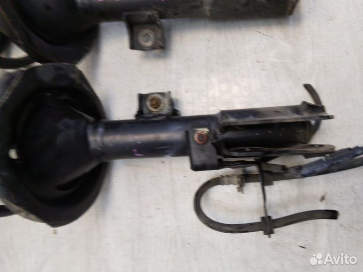 Стойка передняя Mitsubishi Outlander XL 2.4 2007