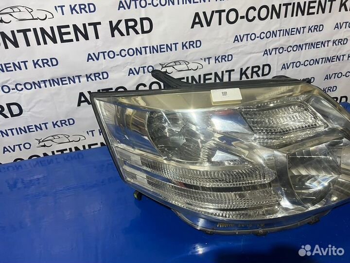 Фара правая Toyota Alphard MNH15 1MZ