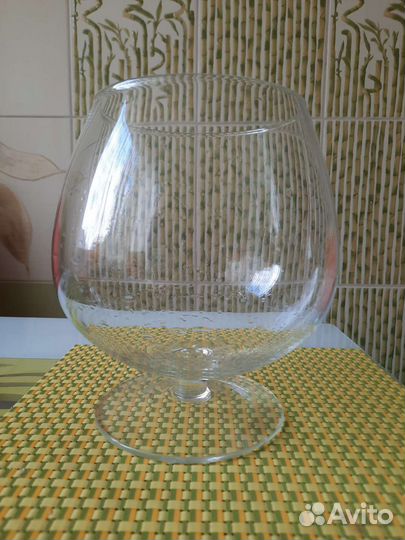 Аквариум в форме бокала