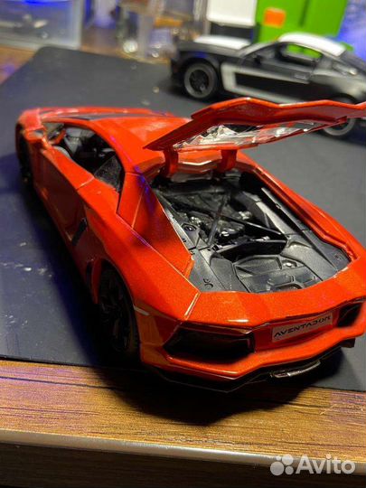 Lamborghini aventador 1:24