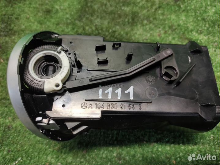 Дефлектор торпедо центральный Mercedes Benz ML W1