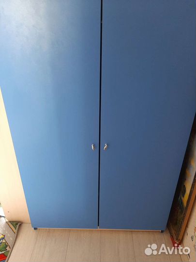 Детская кровать со столом и шкафом