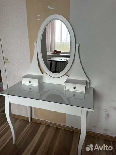 Туалетный столик IKEA с зеркалом