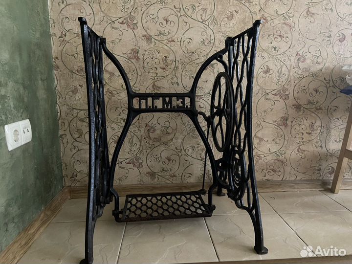 Чугунная станина от швейной машинки