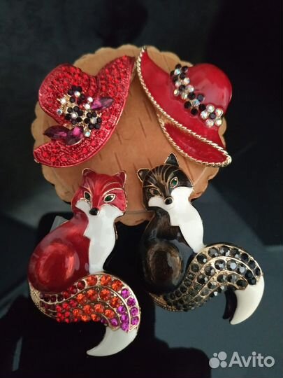 Брошь новая