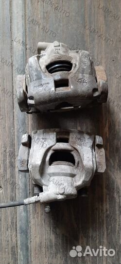 Суппорт тормозной передний Volvo XC70