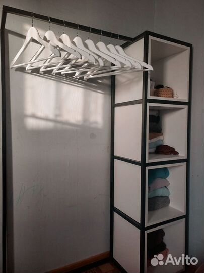 Напольная вешалка с стеллажом