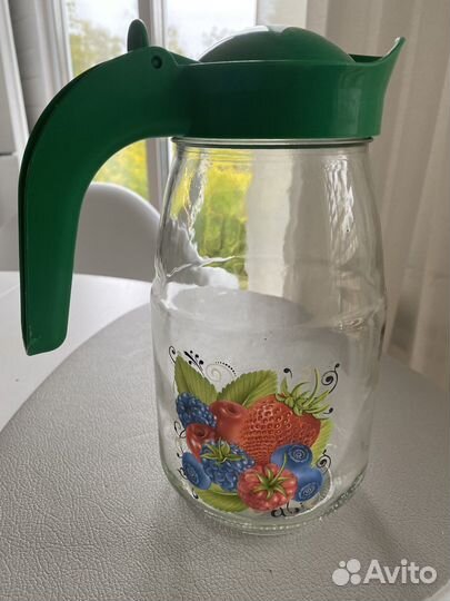 Стеклянный кувшин