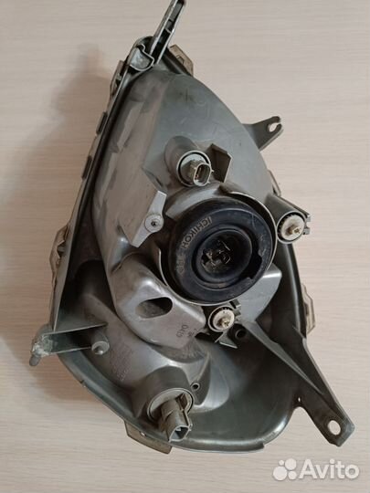 Фары Toyota Vitz 2001