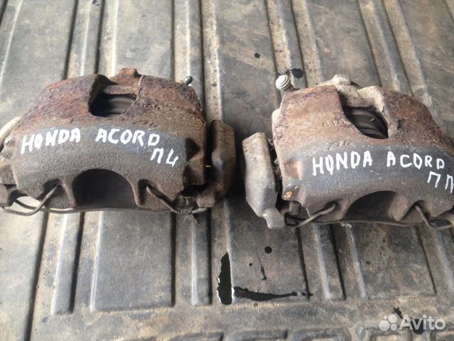 Суппорт тормозной передний Honda Accord 7. 2.4