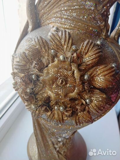 Золотая ваза