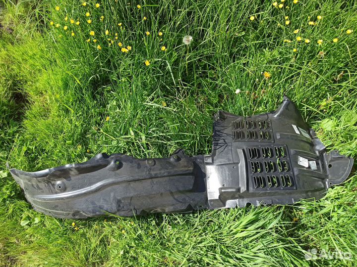 Подкрылок передний правый Land Cruiser 200