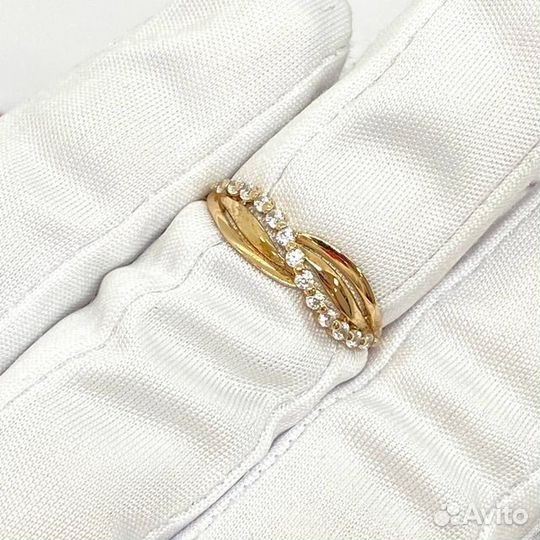 Золотое кольцо с камнем 17р
