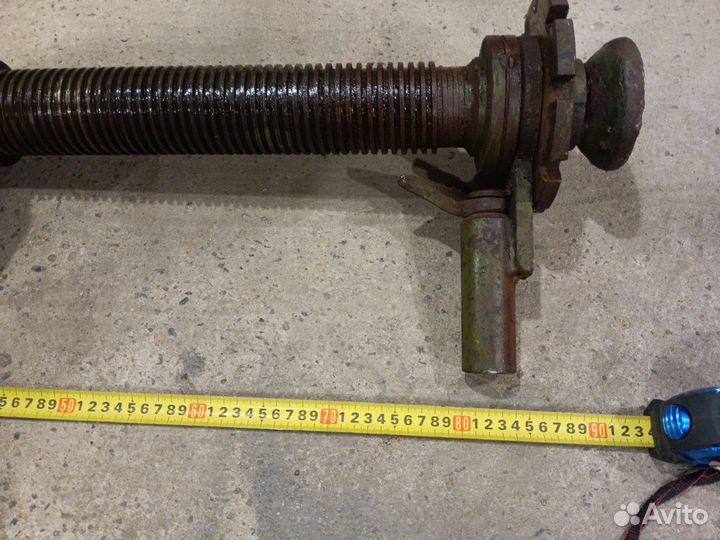 Домкрат строительный