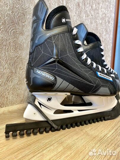 Коньки хоккейные