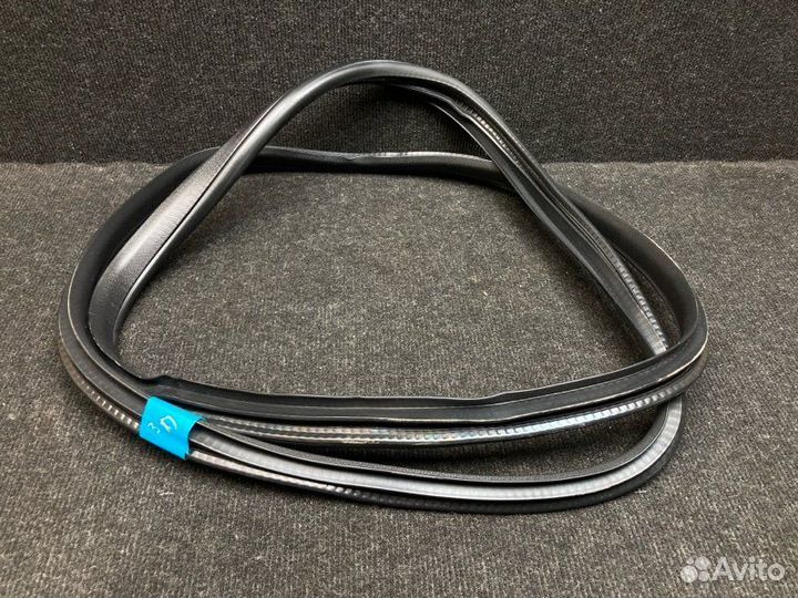 Уплотнительная резинка боковой двери задняя правая