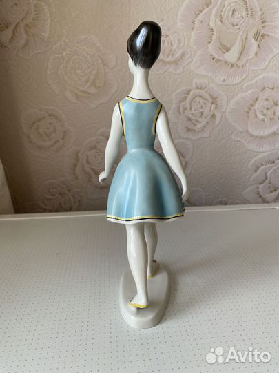 Статуэтка девушка в голубом платье Венгрия