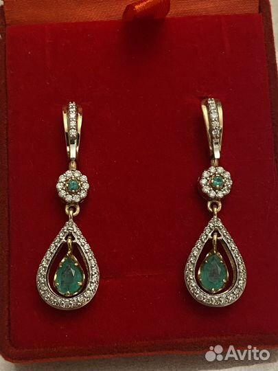 Золотые серьги с бриллиантами и изумрудами
