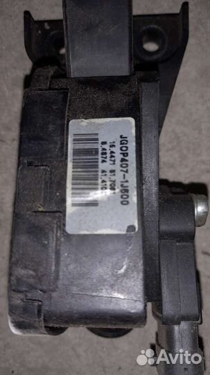 Hyundai solaris педаль газа