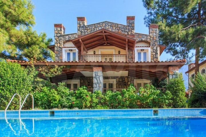 Дом 210 м² на участке 9 сот.